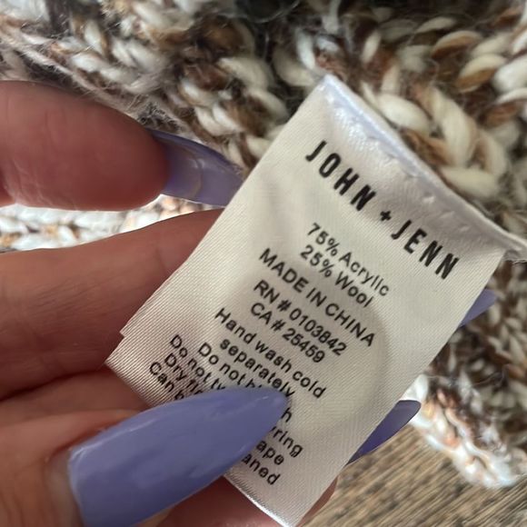 John + Jenn Radley button down sweater large - Picture 7 of 7